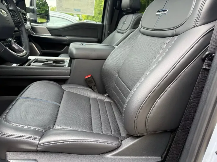 2026 Ford F-250 Platinum photo 1