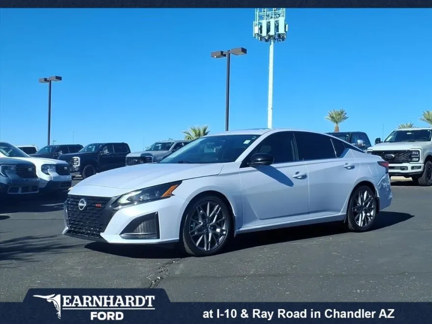 2024 Nissan Altima SR photo 1