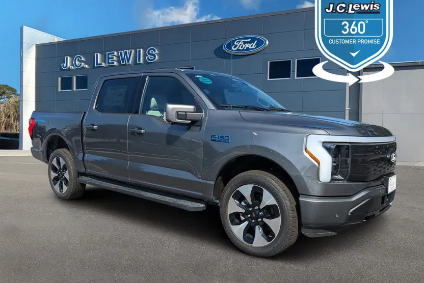2025 Ford F-150 Lightning Platinum photo 1