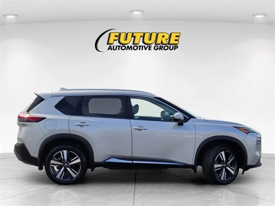 2021 Nissan Rogue SL photo 1