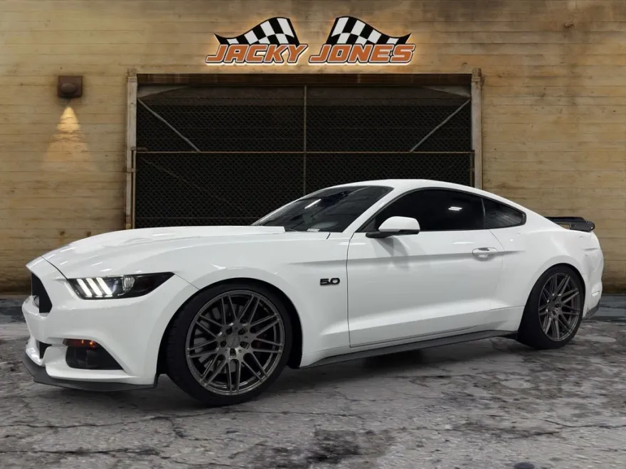2016 Ford Mustang GT Premium photo 1