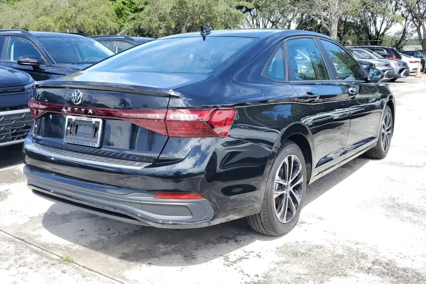 2026 Volkswagen Jetta Sport photo 1