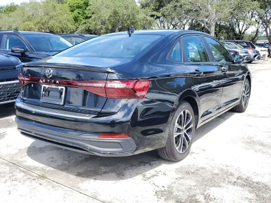 2026 Volkswagen Jetta Sport photo 1