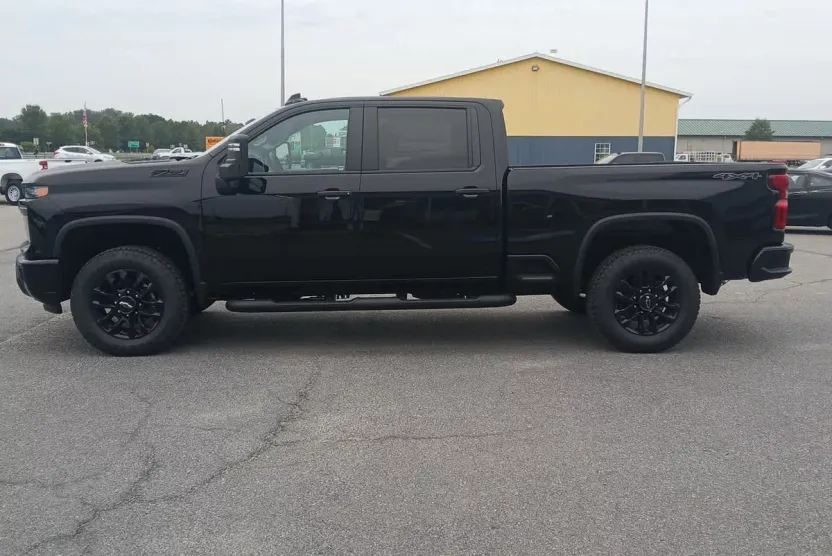 2025 Chevrolet Silverado 2500HD Custom photo 1