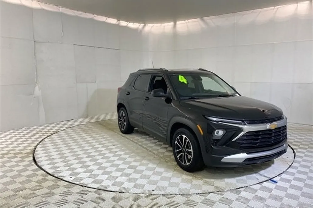 2024 Chevrolet Trailblazer LT photo 1