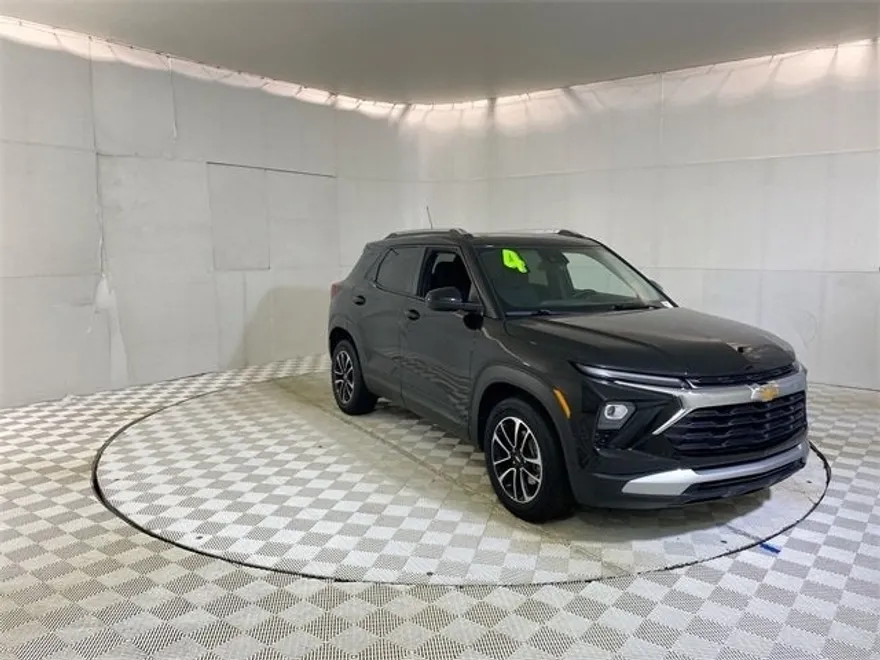 2024 Chevrolet Trailblazer LT photo 1