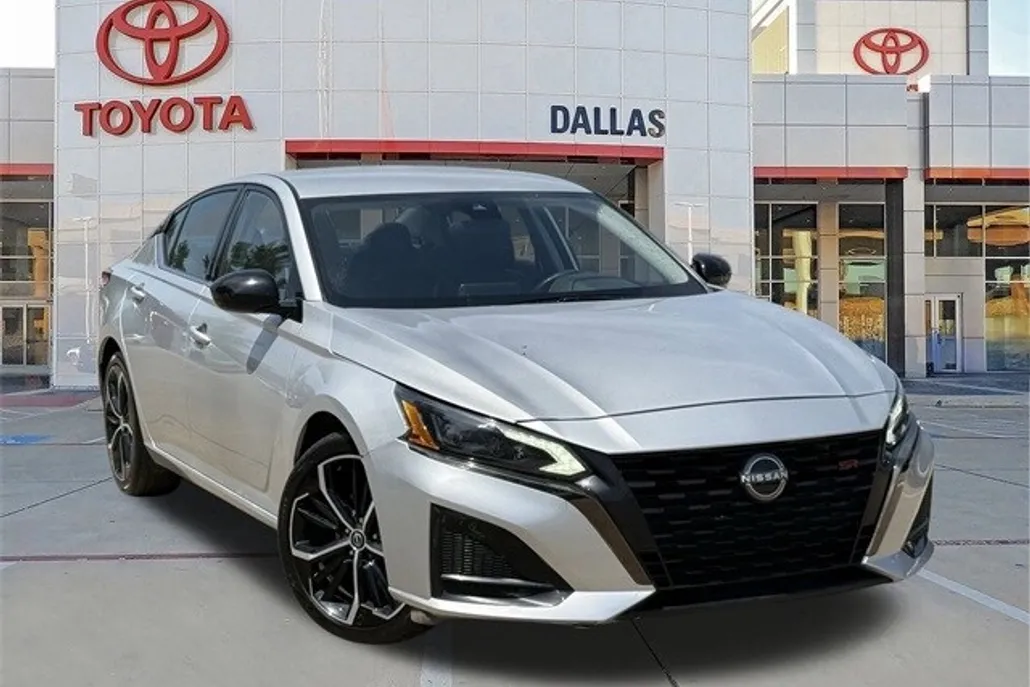 2023 Nissan Altima 2.5 SR photo 1
