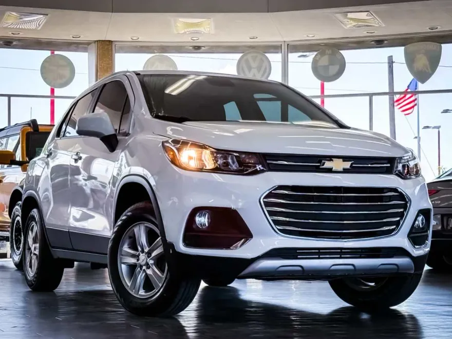 2020 Chevrolet Trax LS photo 1