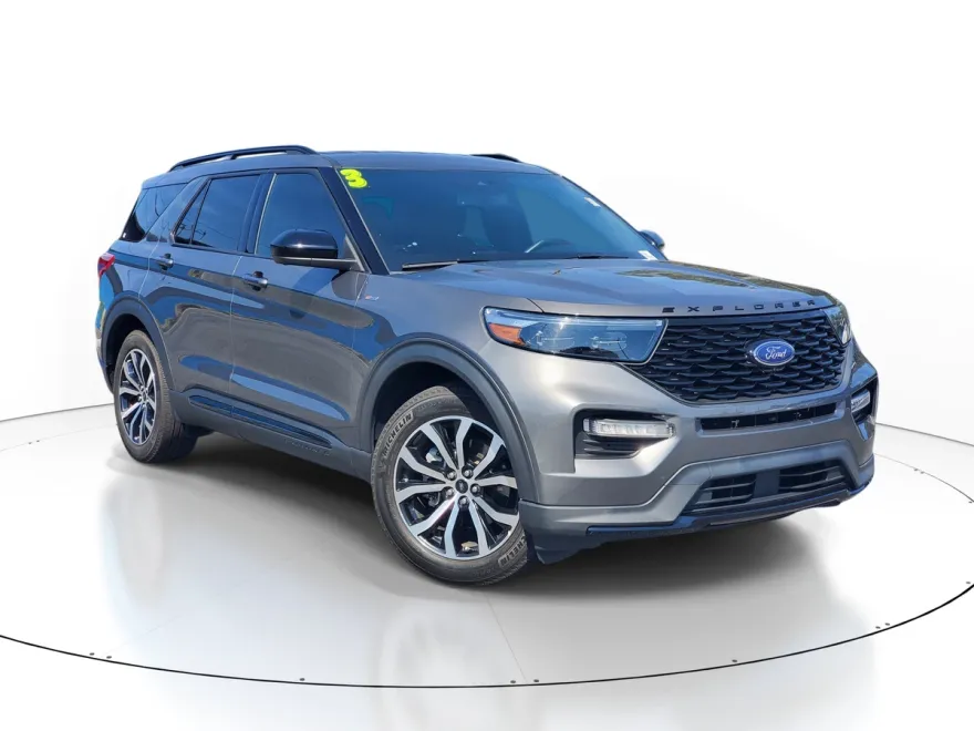 2023 Ford Explorer ST-Line photo 1