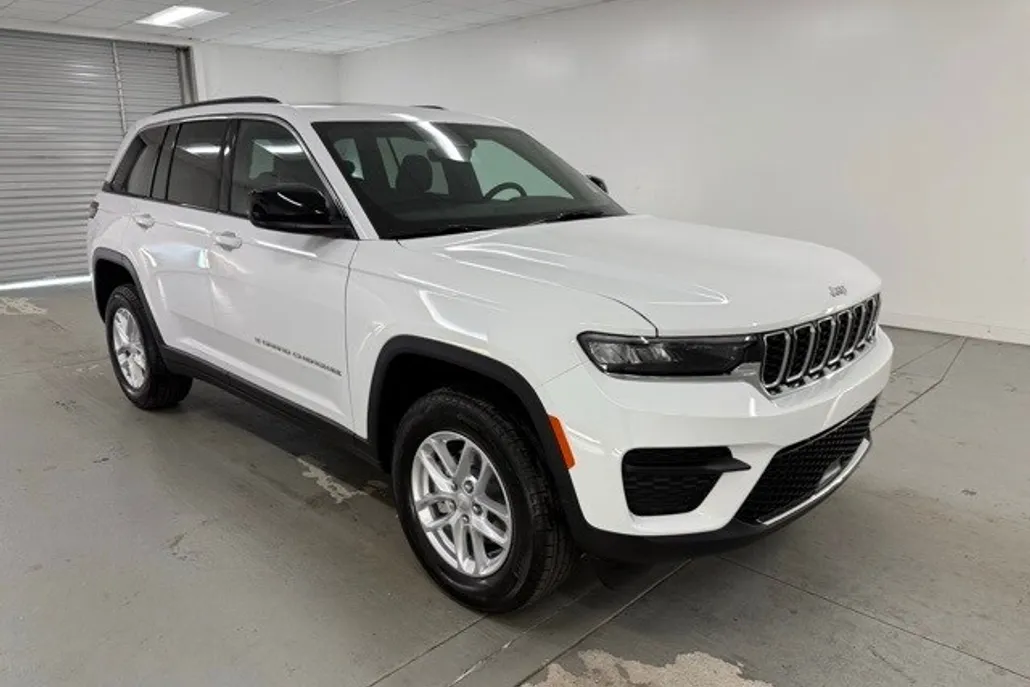 2025 Jeep Grand Cherokee Laredo photo 1