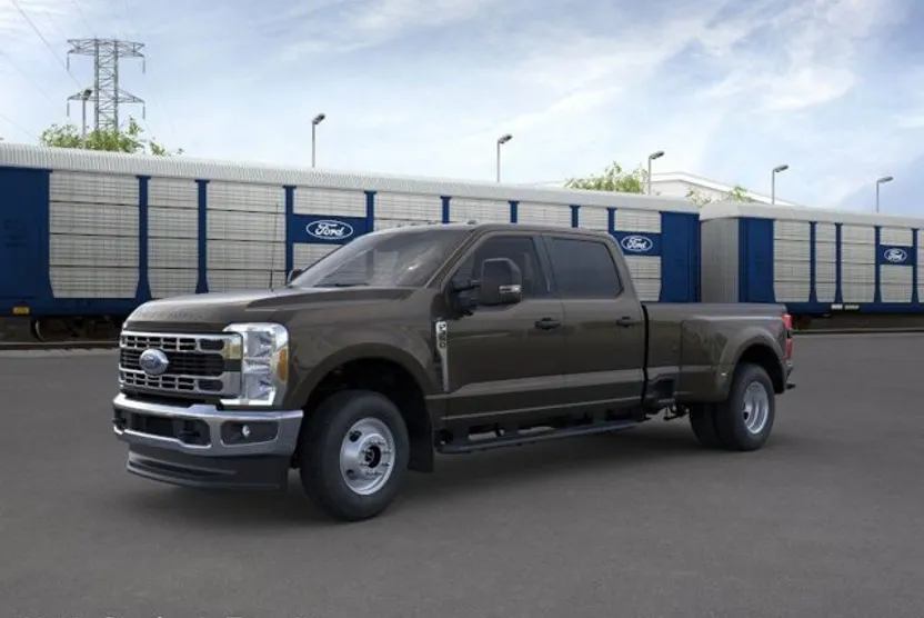 2025 Ford F-350 XLT photo 1