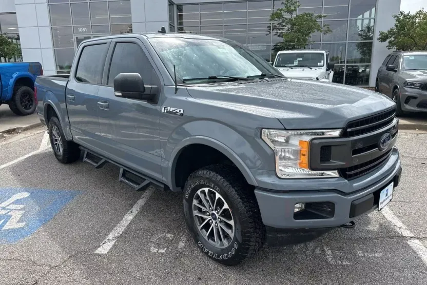 2020 Ford F-150 XLT photo 1