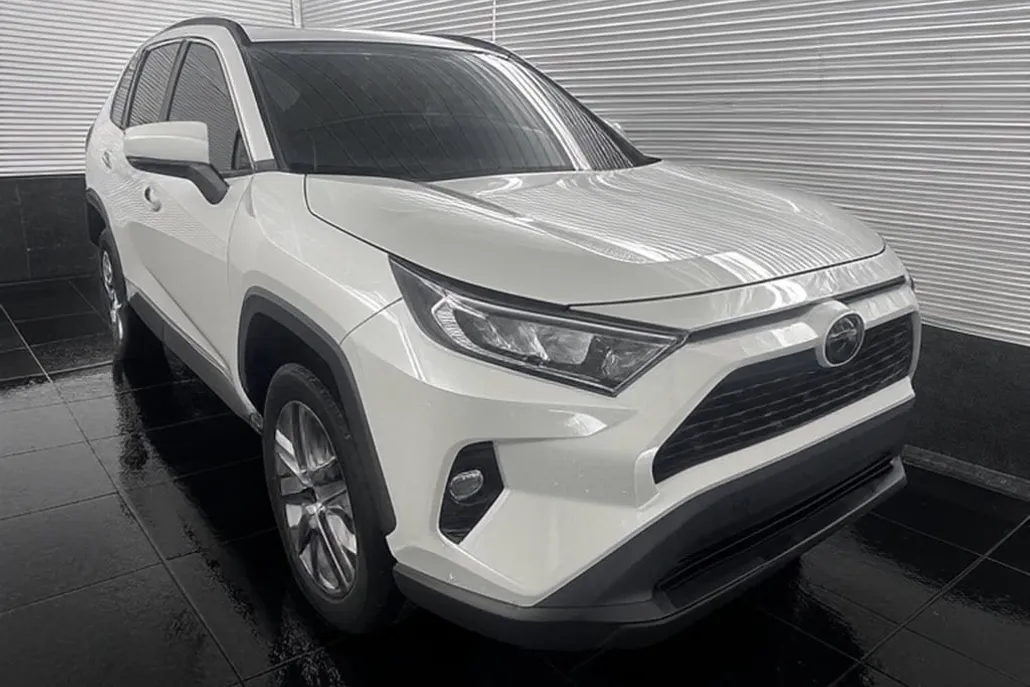 2021 Toyota RAV4 XLE Premium photo 1