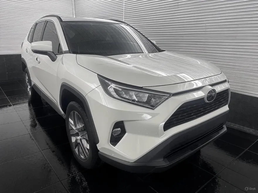 2021 Toyota RAV4 XLE Premium photo 1