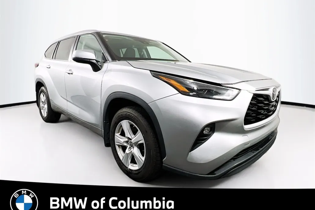 2024 Toyota Highlander LE photo 1