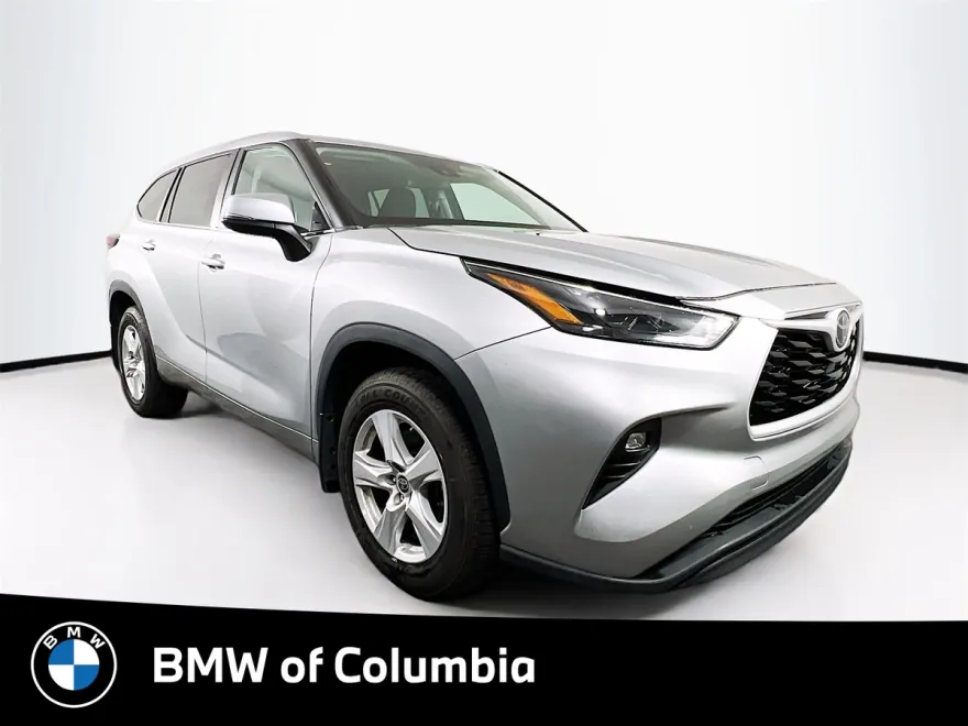 2024 Toyota Highlander LE photo 1