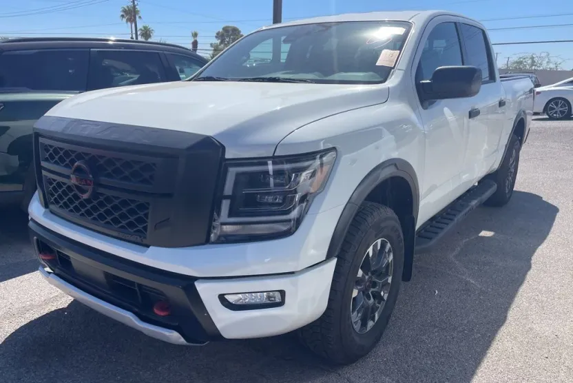 2024 Nissan Titan PRO-4X photo 1