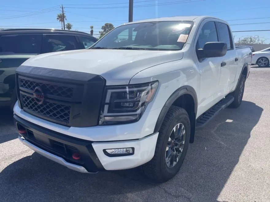2024 Nissan Titan PRO-4X photo 1