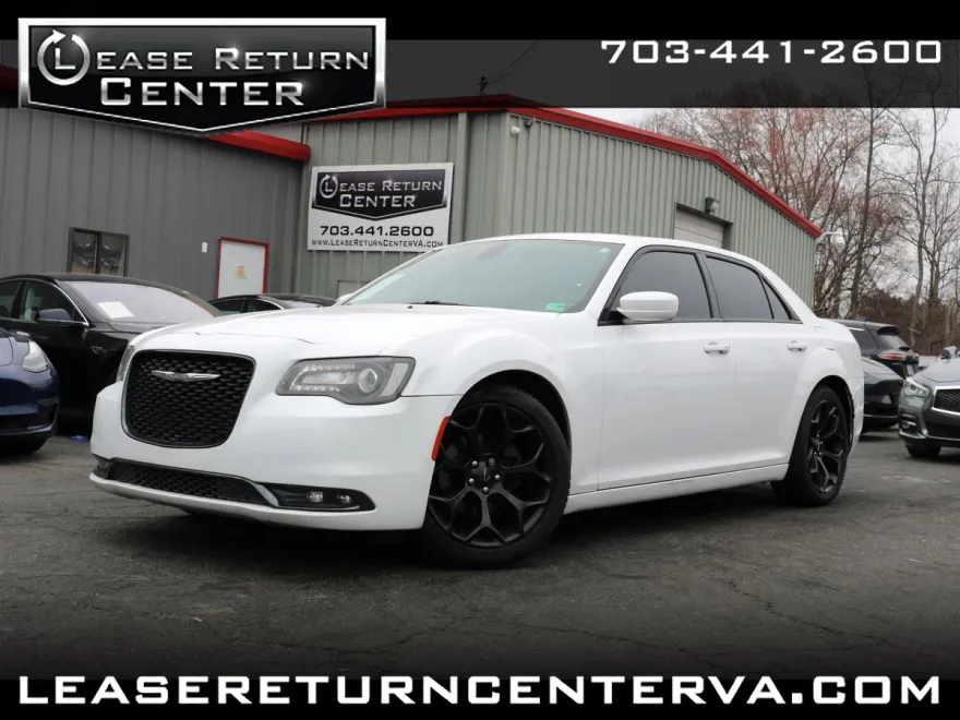 2019 Chrysler 300 LX photo 1