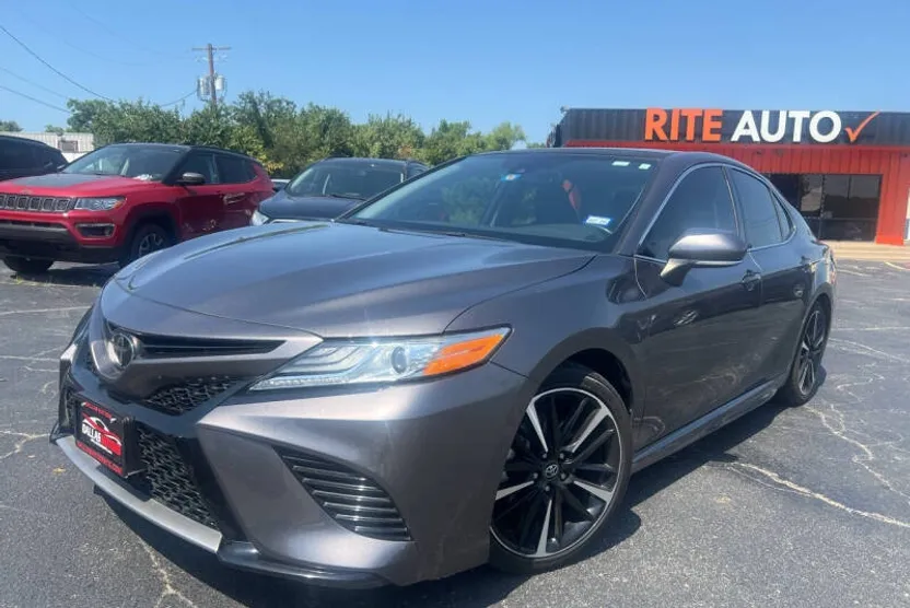 2020 Toyota Camry XSE photo 1