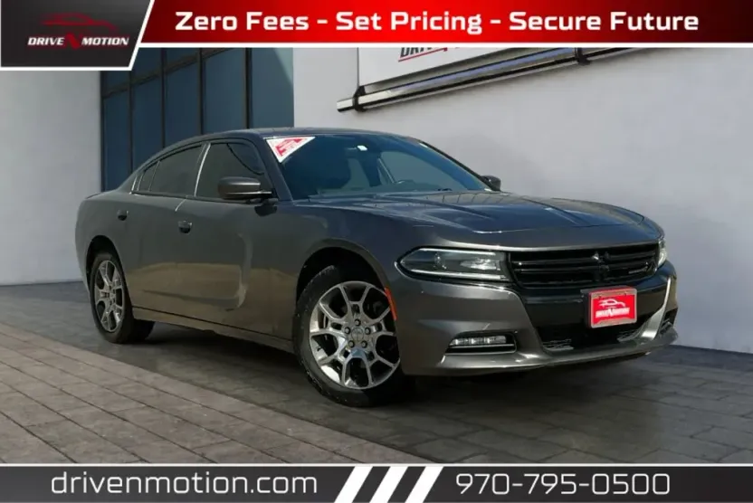 2016 Dodge Charger SXT photo 1