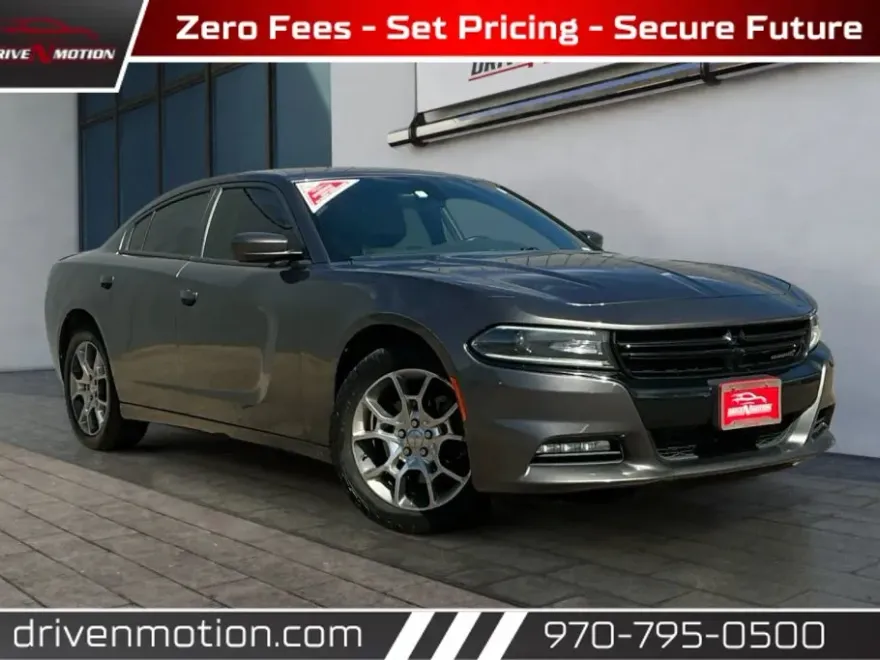2016 Dodge Charger SXT photo 1
