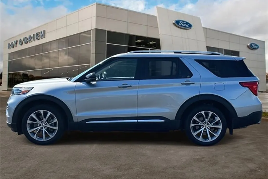 2022 Ford Explorer Platinum photo 1
