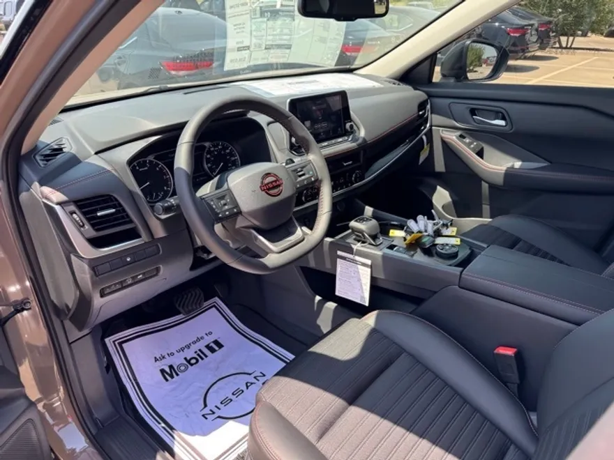 2026 Nissan Rogue SV photo 1