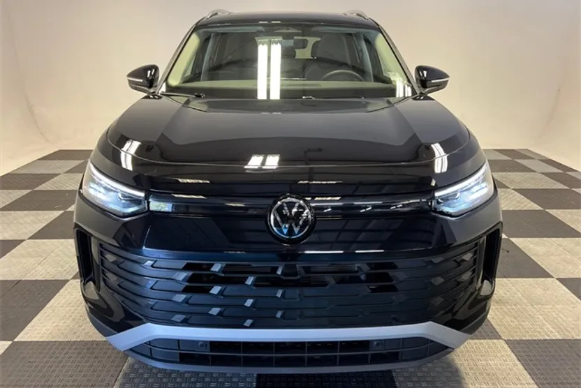2025 Volkswagen Tiguan SE photo 1