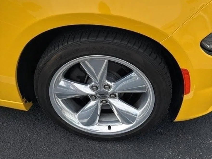 2017 Dodge Charger R/T photo 1