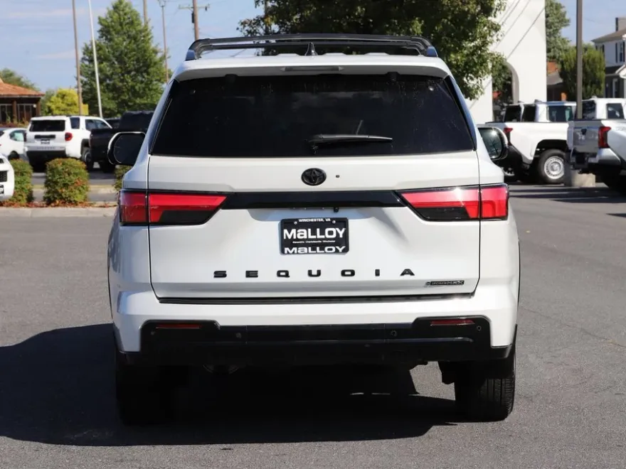 2025 Toyota Sequoia Platinum photo 1