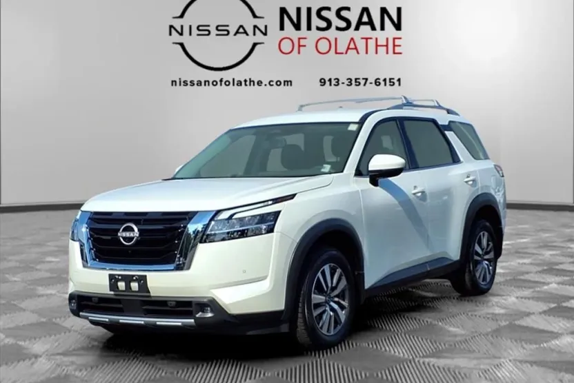 2022 Nissan Pathfinder SL photo 1