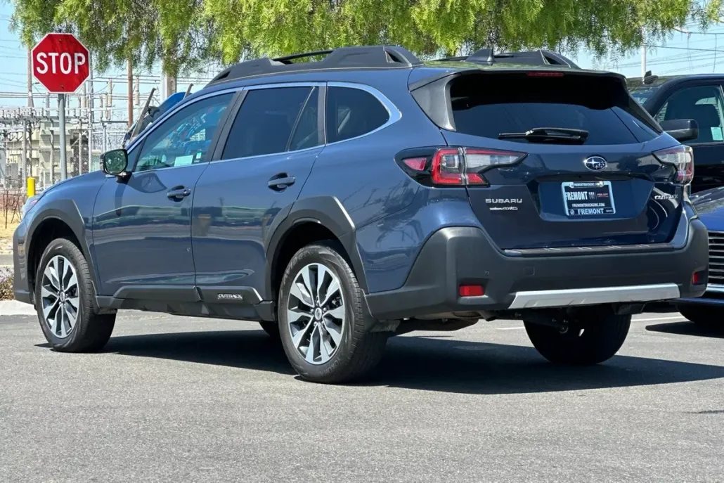 2023 Subaru Outback Limited photo 1