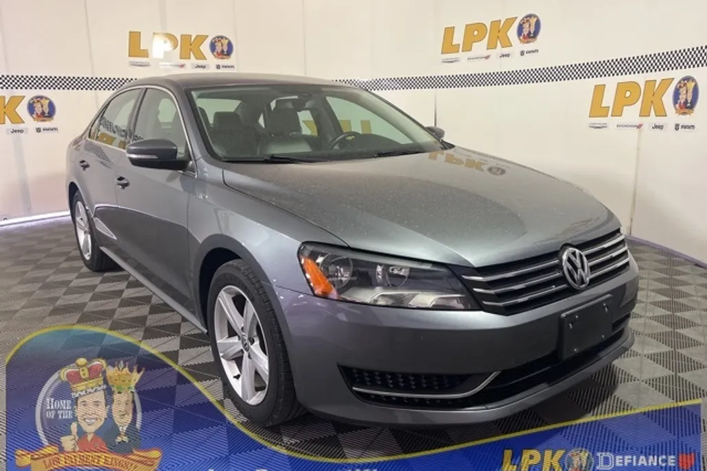 2014 Volkswagen Passat Sport photo 1