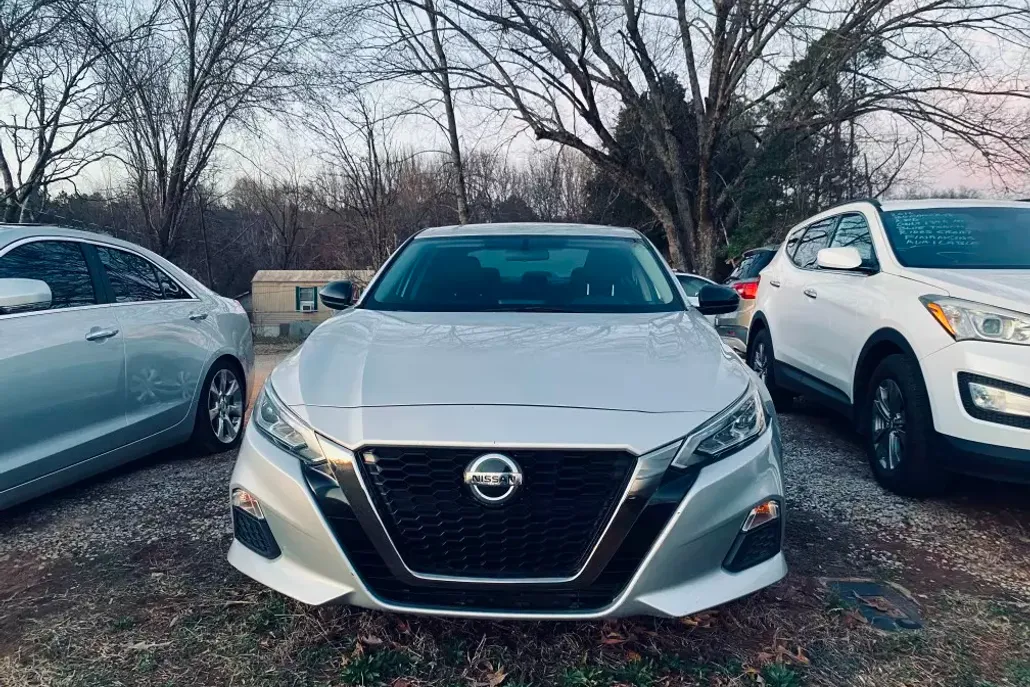 2019 Nissan Altima 2.5 Platinum photo 1