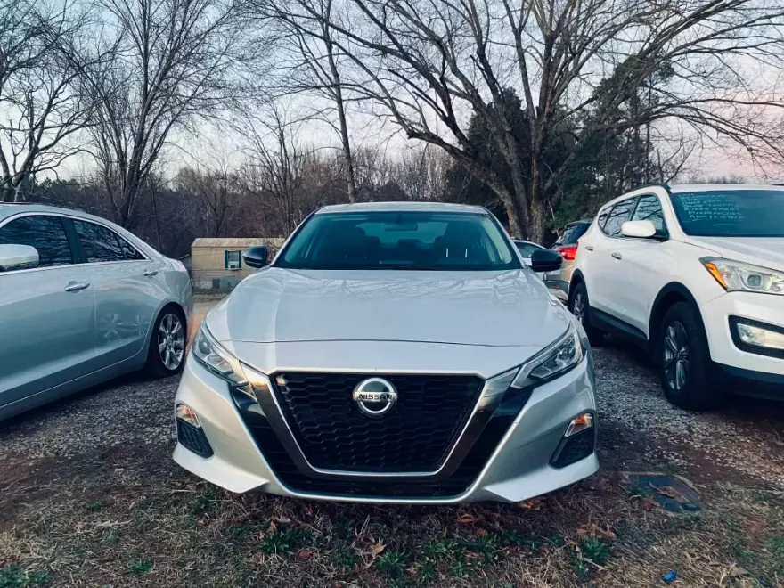 2019 Nissan Altima 2.5 Platinum photo 1