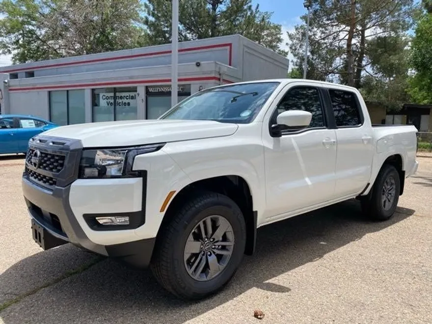 2025 Nissan Frontier SV photo 1