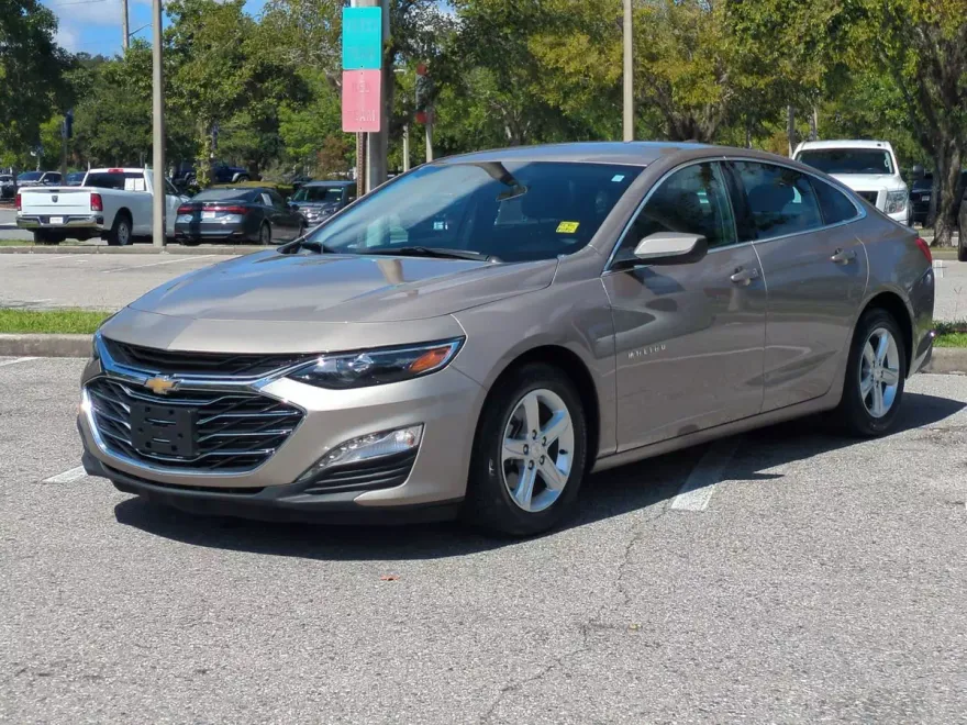 2023 Chevrolet Malibu 1LT photo 1