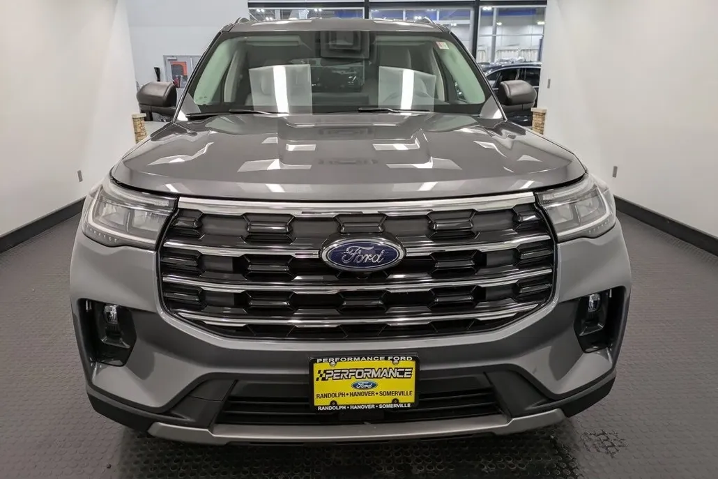 2025 Ford Explorer photo 1