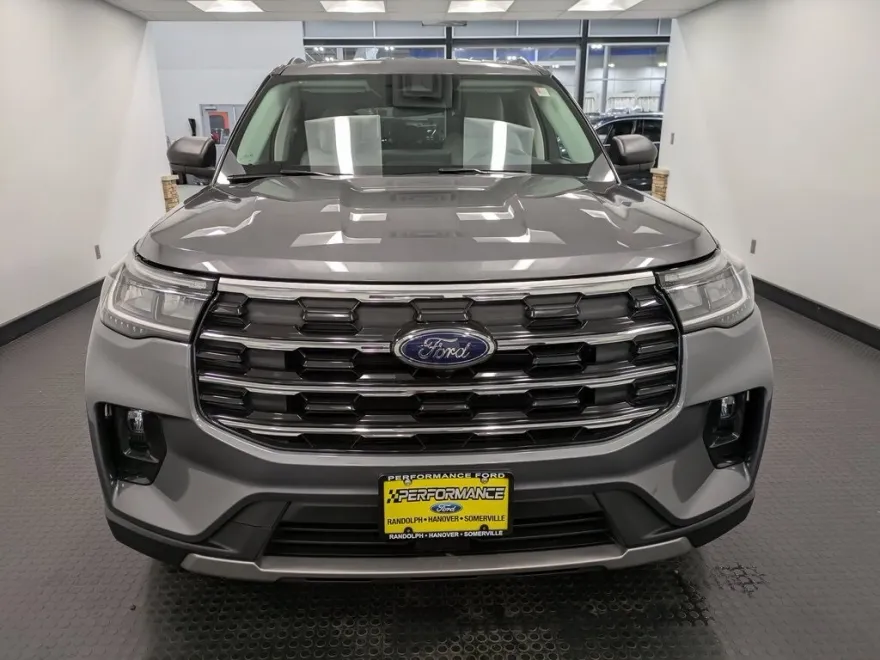 2025 Ford Explorer photo 1