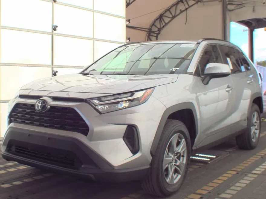 2022 Toyota RAV4 Hybrid XLE photo 1