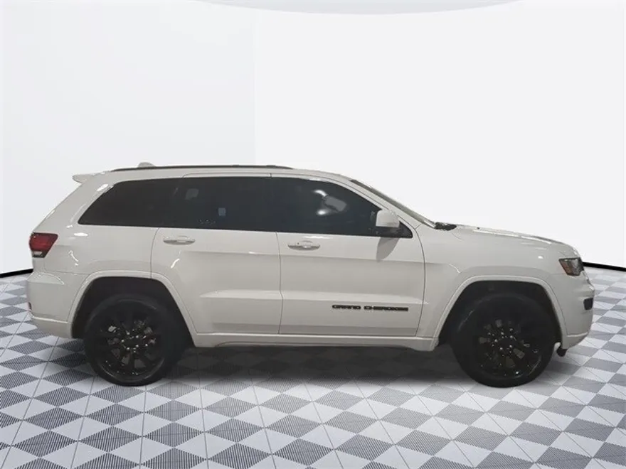 2019 Jeep Grand Cherokee Altitude photo 1