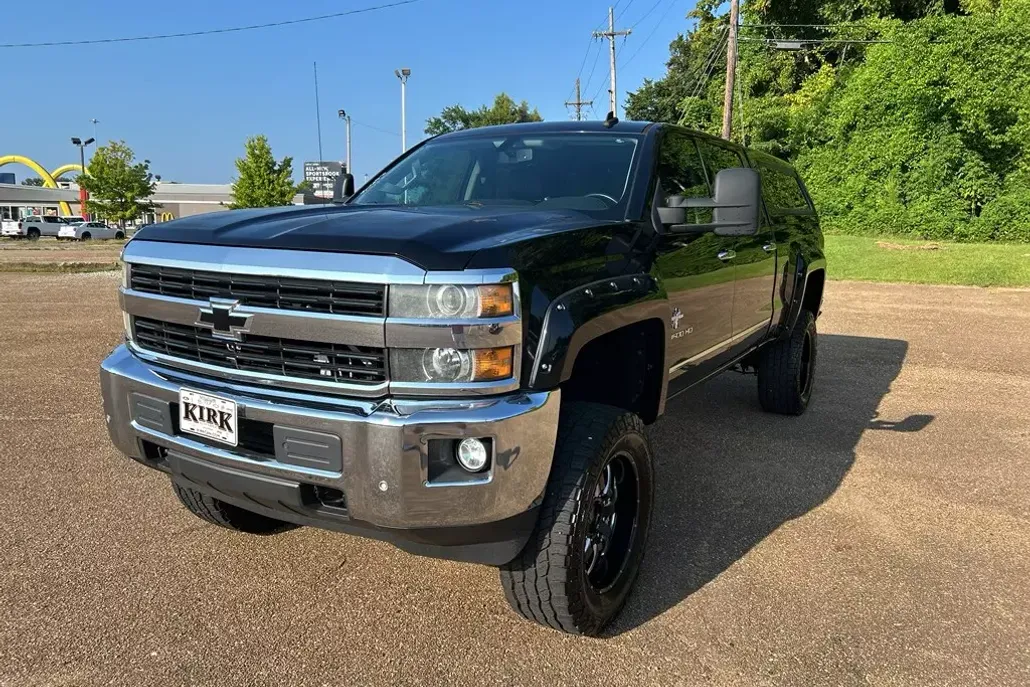 2015 Chevrolet Silverado 3500HD LTZ photo 1
