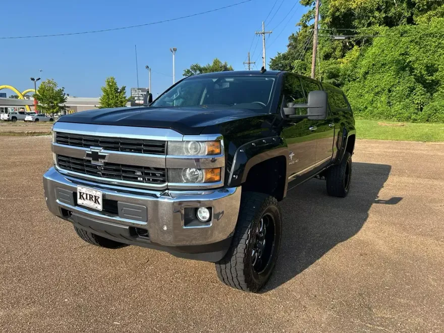 2015 Chevrolet Silverado 3500HD LTZ photo 1