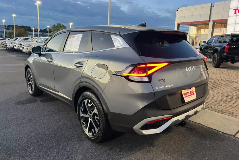 2023 Kia Sportage EX photo 1
