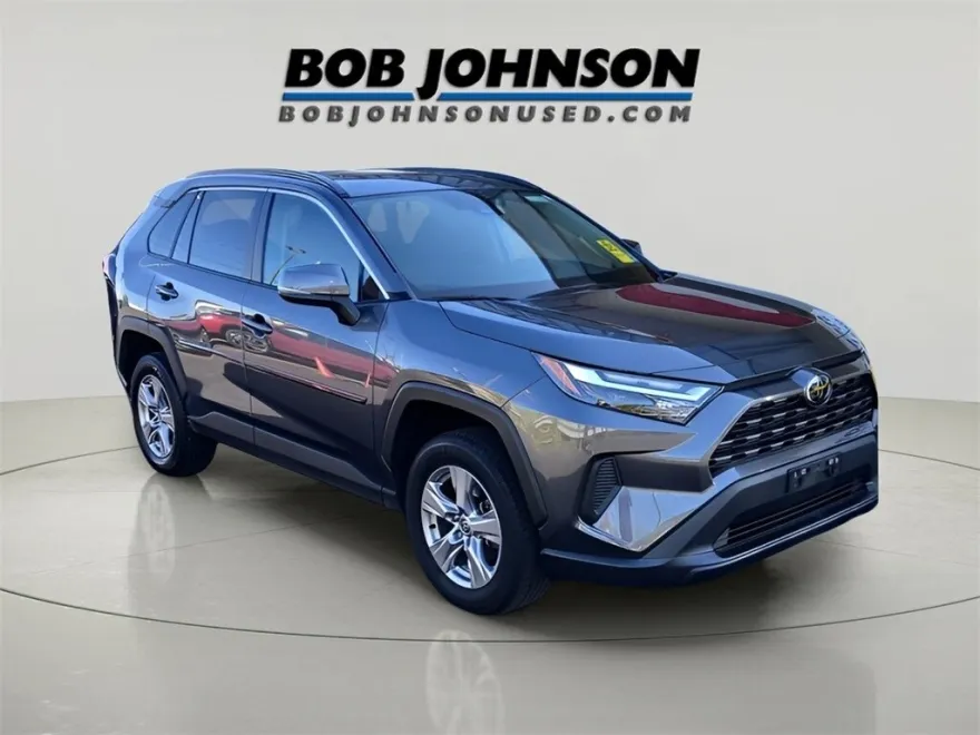 2022 Toyota RAV4 XLE photo 1