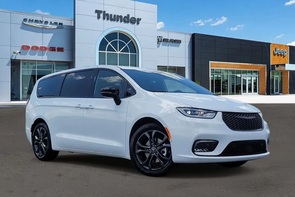 2026 Chrysler Pacifica photo 1
