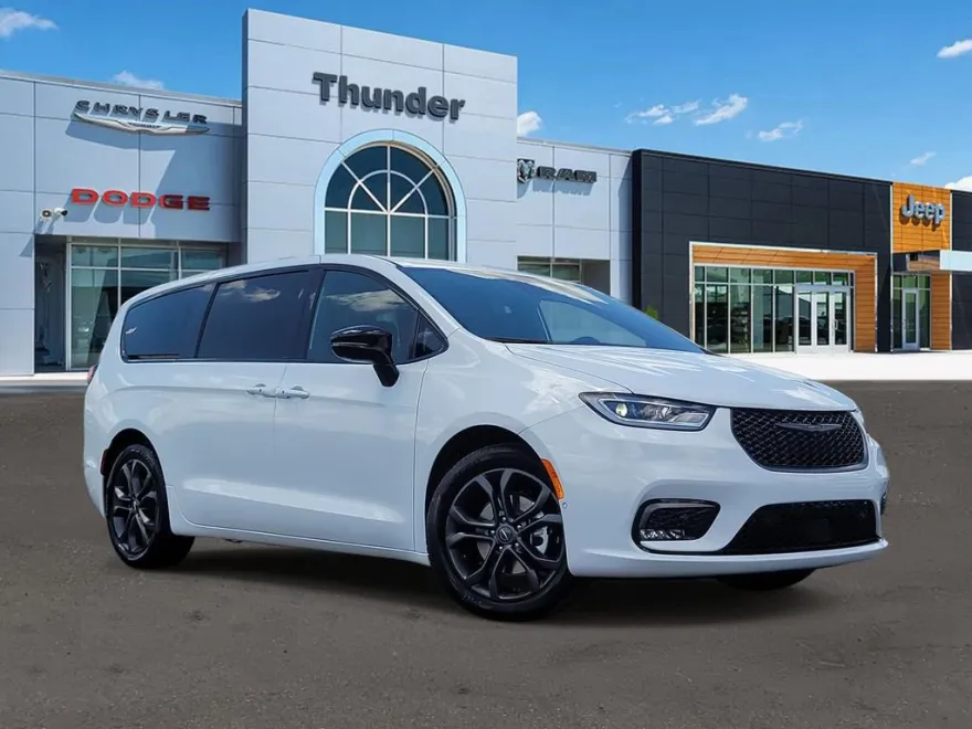 2026 Chrysler Pacifica photo 1