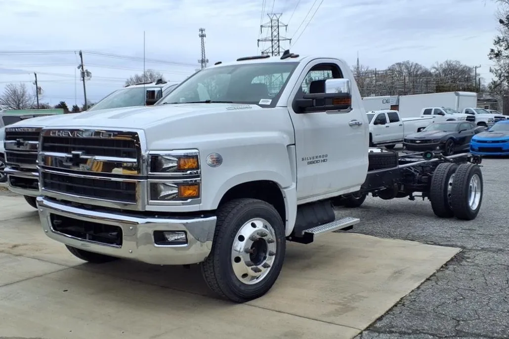 2023 Chevrolet Silverado 6500HD Work Truck photo 1