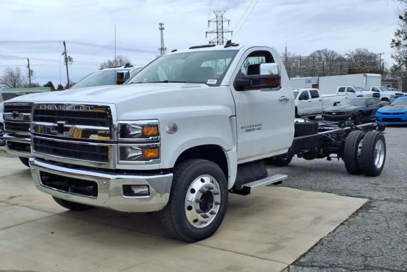 2023 Chevrolet Silverado 6500HD Work Truck photo 1